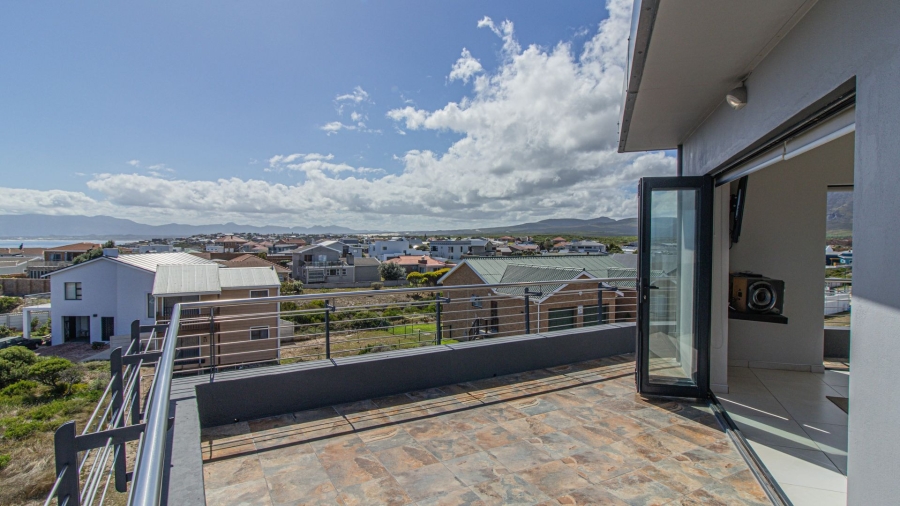 4 Bedroom Property for Sale in Perlemoenbaai Western Cape